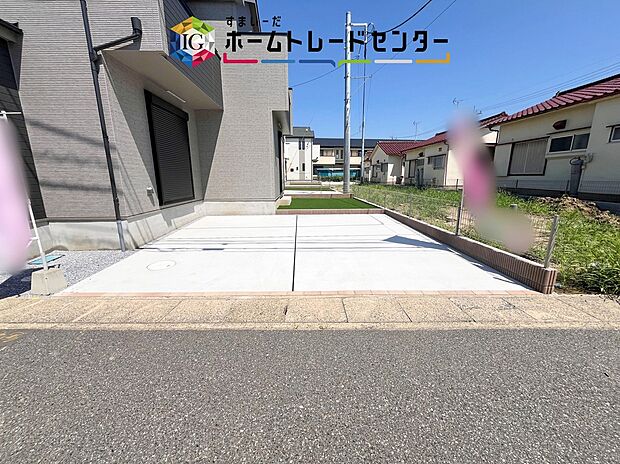 【【カースペース2台】】カースペースが2台分ございますので、家族分の自転車を駐輪したり、急な来客用の駐車スペースとしてもお使いいただけます。
