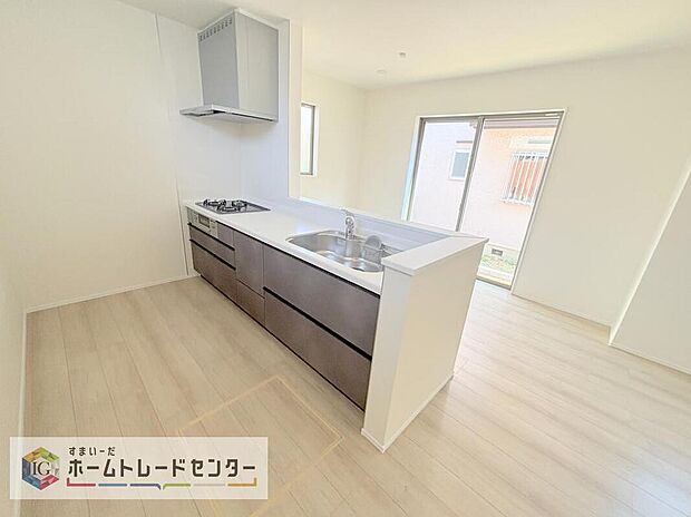 【【システムキッチン】】収納豊富でお手入れが簡単なシステムキッチンを採用しています♪