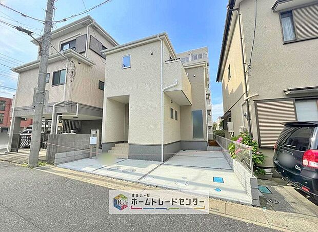 【【カースペース2台】】カースペースが2台分ございますので、家族分の自転車を駐輪したり、急な来客用の駐車スペースとしてもお使いいただけます。

