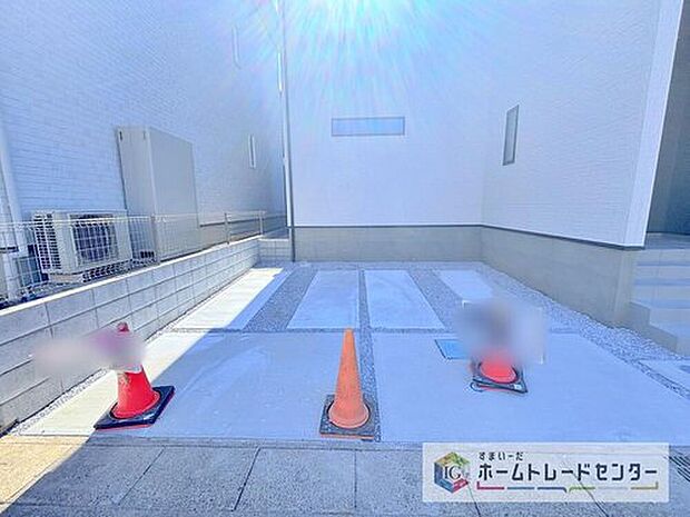 【【カースペース2台】】カースペースが2台分ございますので、家族分の自転車を駐輪したり、急な来客用の駐車スペースとしてもお使いいただけます。