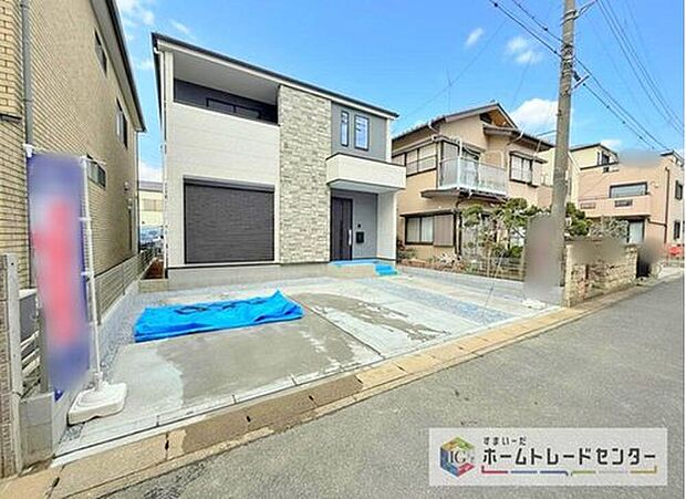 【【カースペース2台】】カースペースが2台分ございますので、家族分の自転車を駐輪したり、急な来客用の駐車スペースとしてもお使いいただけます。