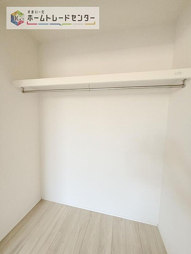 【収納】収納スペースは住宅を探す際には重要なポイントの一つだと思います。そのため少しでも空間が取れるところは可能な限り収納スペースとしたしました。居室をスッキリとお使いいただきたいお客様に大変喜ばれています。