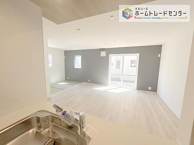 【【システムキッチン】】食洗機が標準装備でついています。家事は毎日の事、一日一日は少しの負担軽減でも、その少しを1年で考えれば大きな時間になります。自由に使えるお時間を増やしていただき、その分新居でおくつろぎ下さい。