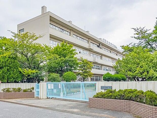 春日部市立藤塚小学校(約350m)