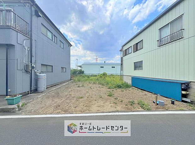 【現地外観写真】モデルハウスのご案内や、仕様や色の説明も細かくさせていただきます。弊社は飯田グループホールディングス唯一の販売専門会社になるので、細部まで説明いたします。もちろん住宅ローンのご相談だけでも大丈夫です。
