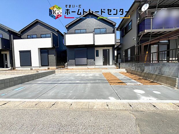 【【カースペース2台】】カースペースが2台分ございますので、家族分の自転車を駐輪したり、急な来客用の駐車スペースとしてもお使いいただけます。