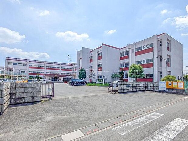 幸手市立幸手小学校(約1,300m)