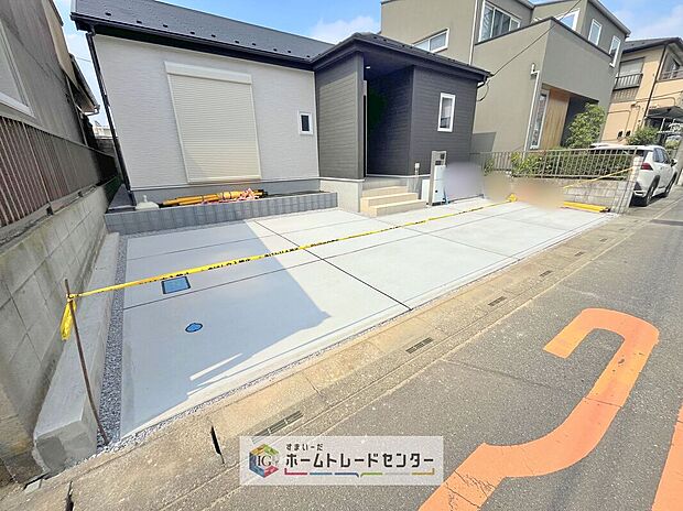 【【カースペース2台】】カースペースが2台分ございますので、家族分の自転車を駐輪したり、急な来客用の駐車スペースとしてもお使いいただけます。