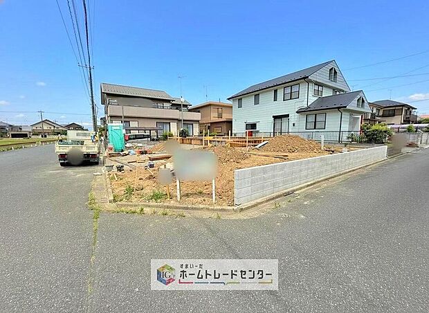 【現地写真】どのような建物が建つか、間取りの広さはどうかなど、気になる点は丁寧にご説明いたします。資料請求やご案内は即日対応いたします。土日や平日、お仕事終わりの時間など、ご都合に合わせてご案内いたします。