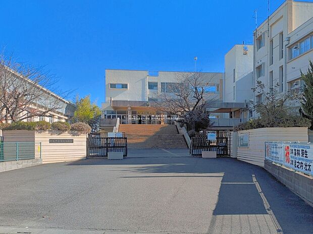 越谷市立富士中学校（約650m）