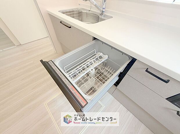 【【食器洗浄乾燥機】】後片付けもラクラクなビルトイン食洗機付き。洗い終わった食器の水切りや乾燥としても便利です。