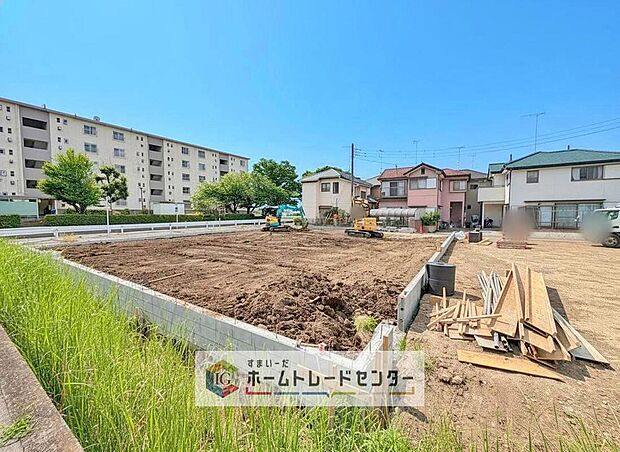 【現地写真】モデルハウスのご案内や、仕様や色の説明も細かくさせていただきます。弊社は飯田グループホールディングス唯一の販売専門会社になるので、細部まで説明いたします。もちろん住宅ローンのご相談だけでも大丈夫です。