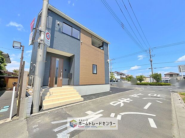 【【南向き】】お陽さまの光をたっぷりと採り込め、明るい日常をお過ごしいただけます。どのお部屋も、採光良好な風通しの良い快適な空間となっております。洗濯や布団干しも快適です。