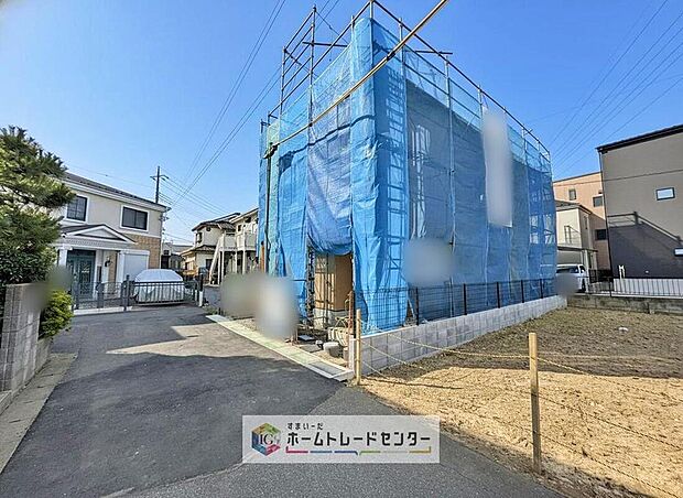 【前面道路含む現地写真】資料請求やご見学は即日対応可能♪陽当りや通風など住みやすさの工夫が満載。資料に載っていない街並みや周辺環境は、ぜひ現地で実際にお確かめください。