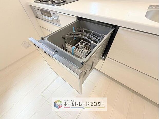 【【食器洗浄乾燥機】】後片付けもラクラクなビルトイン食洗機付き。洗い終わった
食器の水切りや乾燥としても便利です。