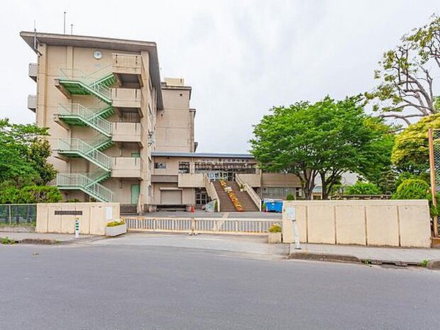 越谷市立武蔵野中学校（約1,600m）