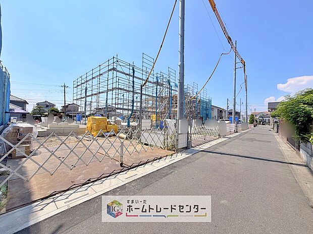 【現地外観写真】本日ご見学できます♪お問い合わせ・資料のご請求などもお気軽にどうぞ♪

　◯安心してお住まいになれる長期優良住宅
　◯全棟並列2台～3台駐車可能なカースペース付き♪