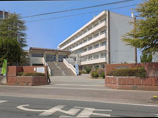 杉戸町立杉戸中学校(約450m)