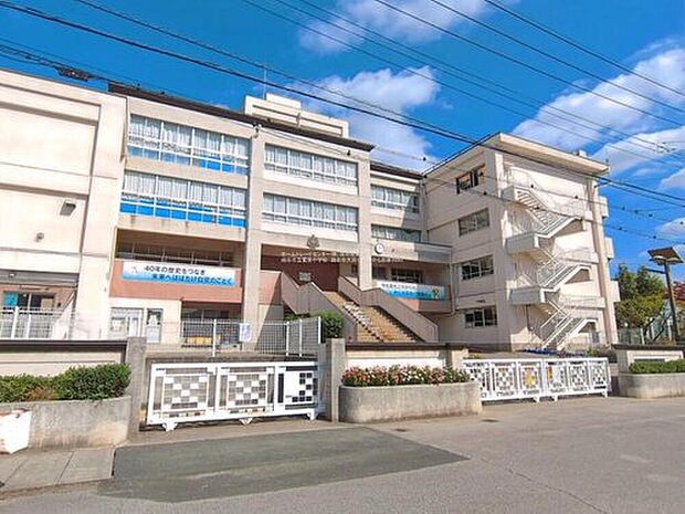 越谷市立鷺後小学校(約293m)