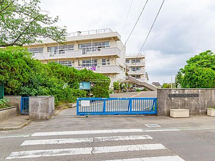 越谷市立平方小学校 490ｍ(徒歩7分)