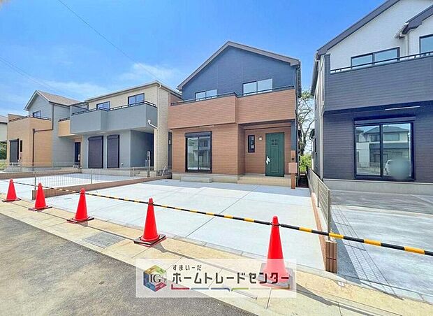 【現地外観写真】爽やかな青空と陽光に包まれる心地よい住空間。ネットでは分からない現地の魅力をぜひご覧ください。人生で大切なお住まいですので、ゆっくりとご見学ください。