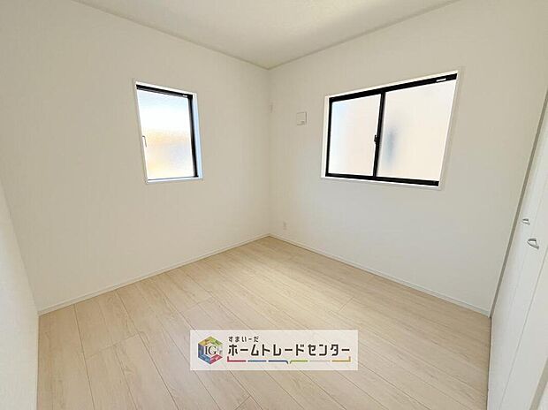 【リビング以外の居室】2面採光の洋室です。窓からの眺望もよくなり視界が広いので、部屋にいても飽きません、そしてもちろん大切なのは明るさと風通し、明るい日差しと心地よい風で自分のお部屋でくつろげる贅沢をご提供します。