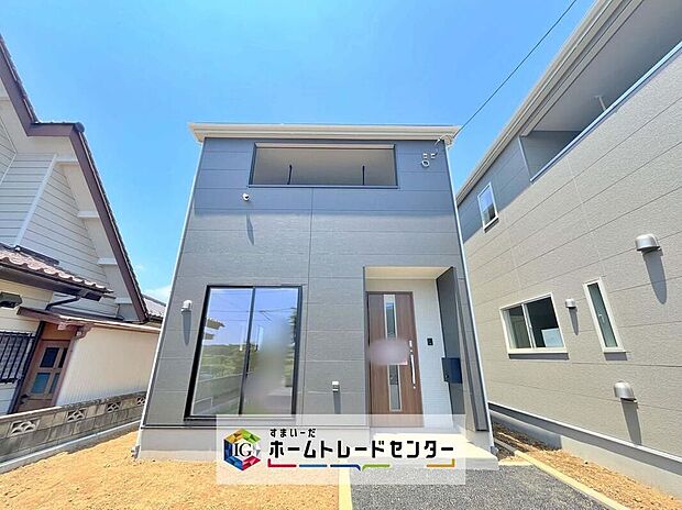 【現地外観写真】全体的に開放感があり、建物自体も開口部を多く設けておりますので、明るさと風通しの良さは自信をもってお勧めできます。両方とも建物の見栄えはもちろん、機能にも大きく影響いたしますので大切なポイントです。