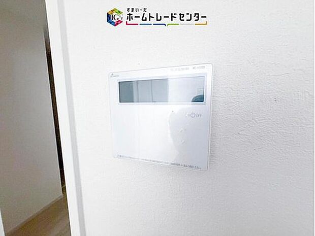 【【床暖房】】エアコンが苦手な方には嬉しい床暖房。ほこりが舞わずクリーンにお部屋を暖めます。空気が乾燥しにくく、デリケートなお子様の喉にも肌にも優しい。