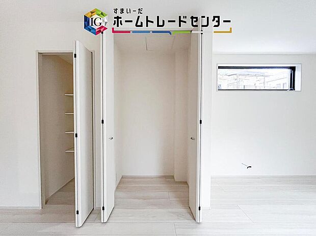 【収納】収納スペースがあることで、衣類や日用品、季節物をまとめてしまいやすくなります。使う場所を決めておけば帰宅後の片付けも進めやすく、居室をすっきり保ちながら暮らせます。掃除の時も動きやすくなります。