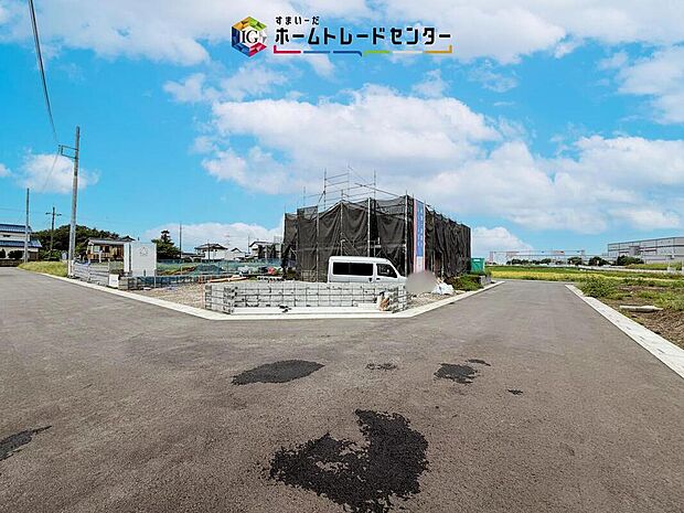 【前面道路含む現地写真】土日のご予約はもちろん、平日やお仕事のお時間に合わせてのご案内も実施しています。まずはお客様のご都合をお伺いさせて頂き、それに合う形で物件のご紹介をさせていただきます。お気軽にお問い合わせください。