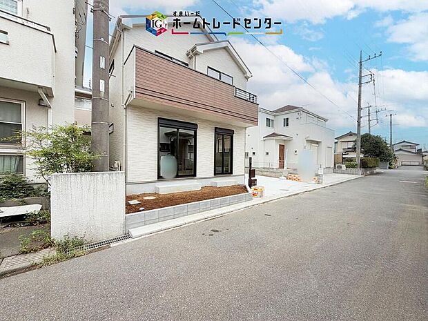 【前面道路含む現地写真】土日のご予約はもちろん、平日やお仕事のお時間に合わせてのご案内も実施しています。まずはお客様のご都合をお伺いさせて頂き、それに合う形で物件のご紹介をさせていただきます。お気軽にお問い合わせください。