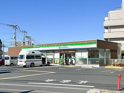 ファミリーマート春日部上蛭田店 650ｍ(徒歩9分)