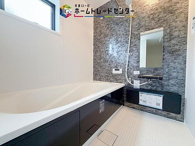 【【浴室】】一坪タイプのユニットバスは、足をしっかりと延ばして一日の疲れを癒すことが可能です。浴室暖房乾燥機も完備しておりますので、カビの心配が無いのはもちろん、雨の日のお洗濯物はお風呂で乾かせます。