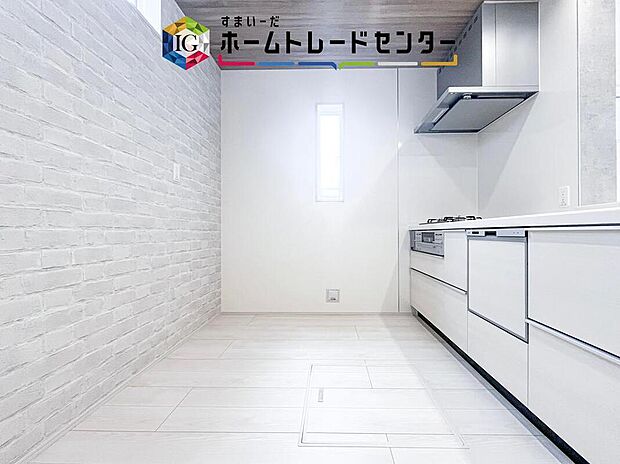 【キッチン】キッチンスペースはご家族みんなで作業ができるスペースを確保しております。みんなで楽しくお料理やお片付けをすれば、家事の時間も家族のコミュニケーションの時間に変わります。