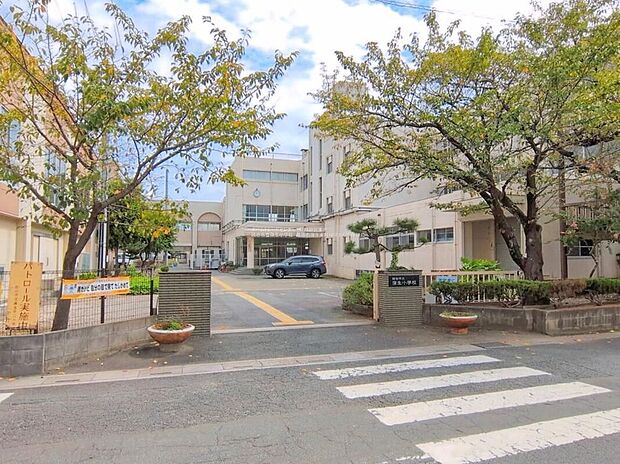 越谷市立蒲生小学校(約750m)