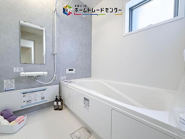 【【浴室】】一坪タイプのユニットバスは、足をしっかりと延ばして一日の疲れを癒すことが可能です。浴室暖房乾燥機も完備しておりますので、カビの心配が無いのはもちろん、雨の日のお洗濯物はお風呂で乾かせます。