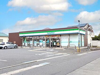 ファミリーマート草加新里町店 443m(徒歩6分)