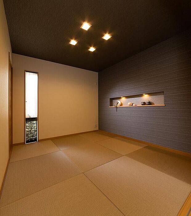 【当社施工例/和室】
洋室とは異なる雰囲気が楽しめる和の空間です。温かみのある照明がより一層、落ち着きとくつろぎを演出します。
