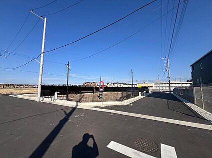 【前面道路含む現地写真】
