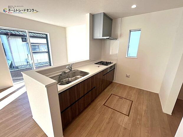 ◆人気の対面式キッチン。お食事の準備をしながらでもご家族とのコミュニケーションを楽しめます!ぜひご見学の際にはキッチンに立ち、生活をイメージしてください!