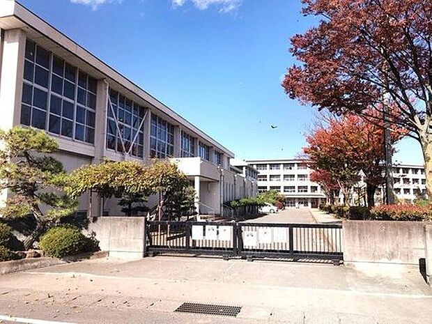 高崎市立矢中中学校（約2,500m）