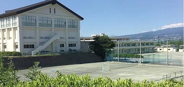 吉岡町立吉岡中学校（約850m）