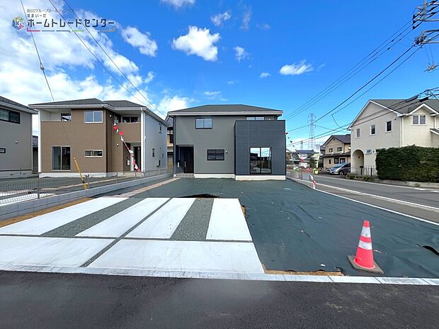 【現地外観写真】3号棟◆2色に貼り分けられた外観は存在感のある外観デザインです。