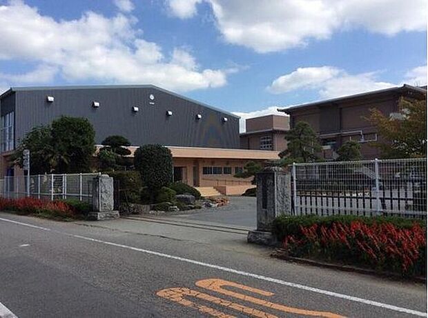 藤岡市立東中学校（約500m）