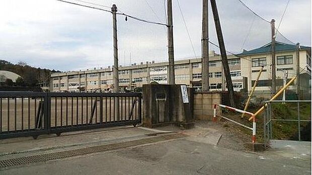 富岡市立西中学校（約800m）