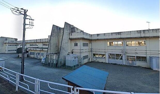 富岡市立さくら小学校（約750m）