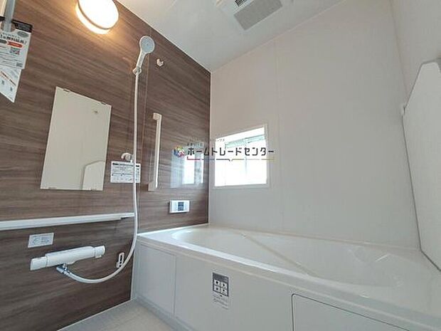 【浴室】◆毎日の疲れを癒す浴室は1坪タイプです。足を伸ばしてゆっくりとくつろげます。浴室暖房乾燥機も標準装備です♪