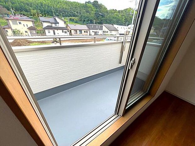 【バルコニー】６号棟
広々バルコニーでお洗濯もラクラク♪
