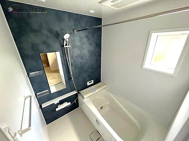 【浴室】◆毎日の疲れをいやす浴室は1坪タイプです。足を伸ばしてゆっくりとくつろげます。浴室暖房乾燥機も標準装備です！