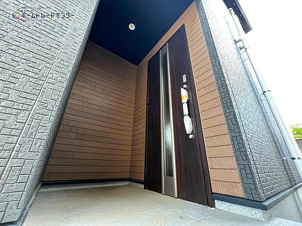 【玄関】◆気になった物件すぐにご見学対応させていただきます♪平日・お仕事帰りなど、いつでもご案内可能です♪周辺環境と併せて、実際に現地をご確認ください♪